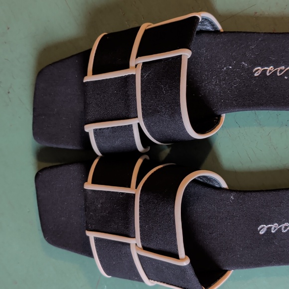 MATISSE Biscayne Flat Sandals Slides in Woven Black Linen and Cream Leather Trim - Picture 6 of 8